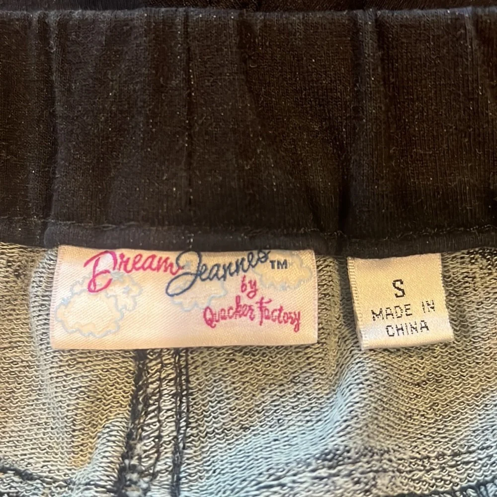 Quaker Factory Dream Jeanne’s 5 pocket Crop Pant Sz Small - pineapple design - Picture 5 of 7